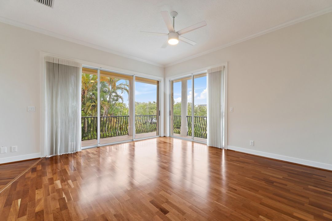 出租: $19,000 (4 贝兹, 4 浴室, 3647 平方英尺)