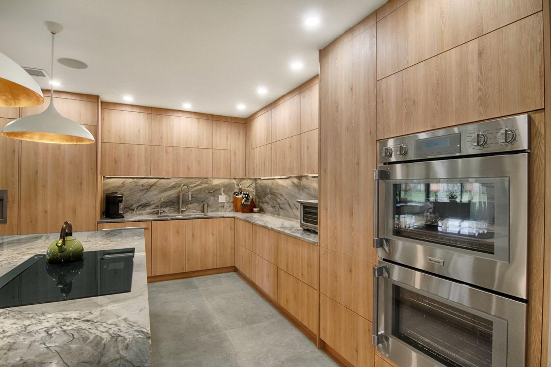 For Sale: $1,895,000 (3 beds, 3 baths, 2323 Square Feet)