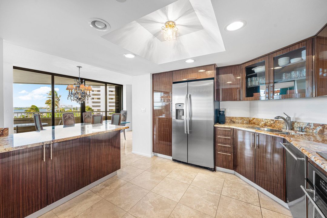 En Venta: $929,000 (2 camas, 2 baños, 1823 Pies cuadrados)