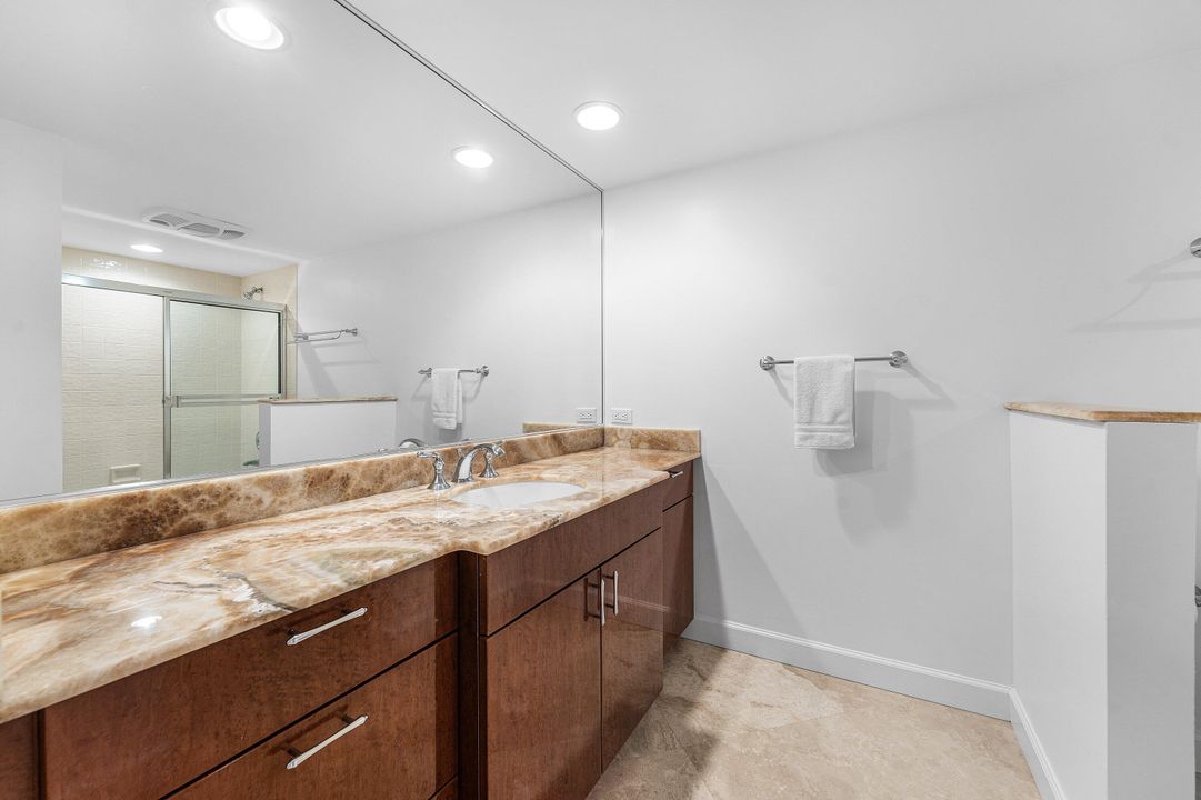 En Venta: $929,000 (2 camas, 2 baños, 1823 Pies cuadrados)