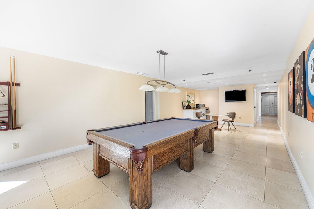 En Venta: $929,000 (2 camas, 2 baños, 1823 Pies cuadrados)