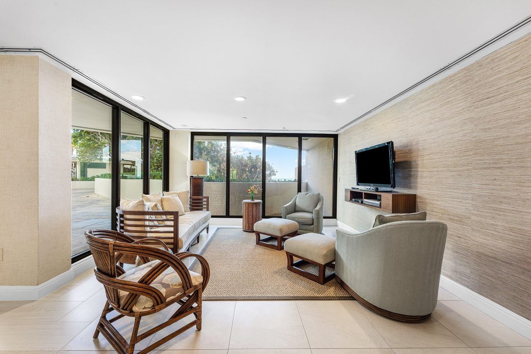 En Venta: $929,000 (2 camas, 2 baños, 1823 Pies cuadrados)