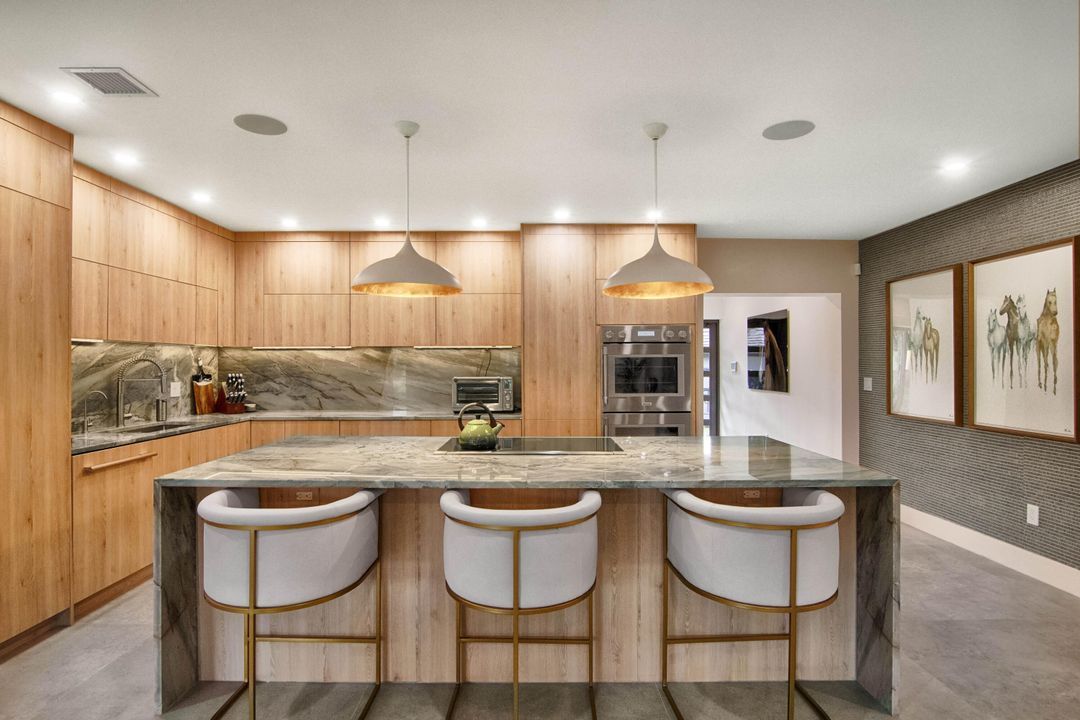 For Sale: $1,895,000 (3 beds, 3 baths, 2323 Square Feet)