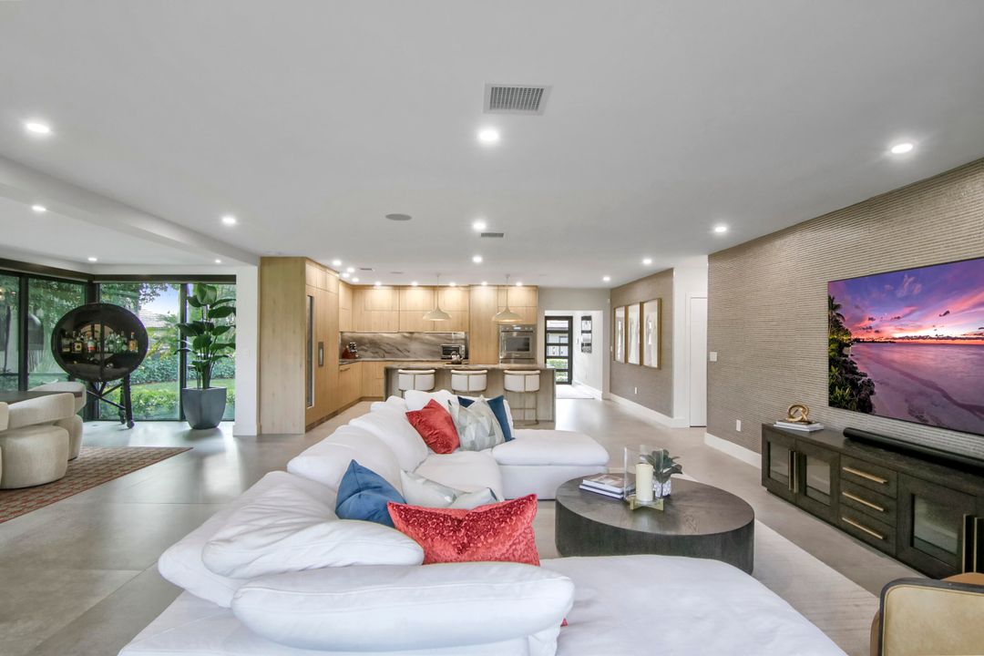 For Sale: $1,895,000 (3 beds, 3 baths, 2323 Square Feet)