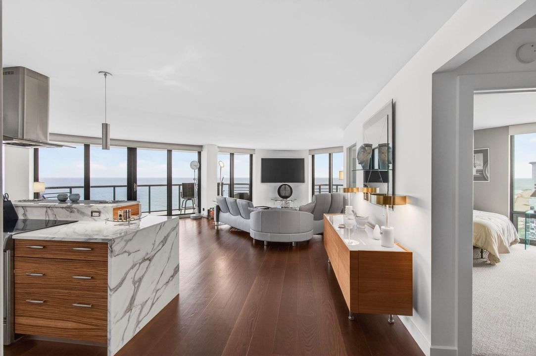 出租: $12,000 (2 贝兹, 2 浴室, 1670 平方英尺)