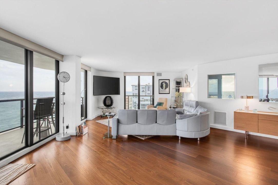 出租: $12,000 (2 贝兹, 2 浴室, 1670 平方英尺)