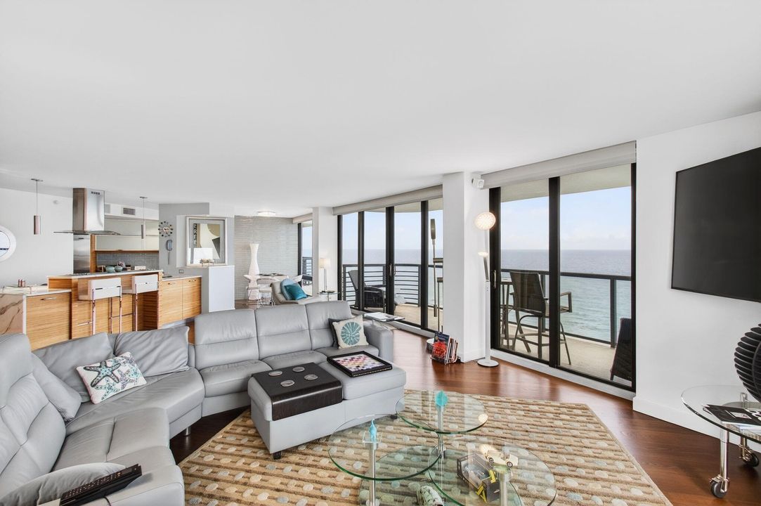 出租: $12,000 (2 贝兹, 2 浴室, 1670 平方英尺)