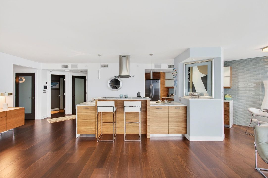 出租: $12,000 (2 贝兹, 2 浴室, 1670 平方英尺)