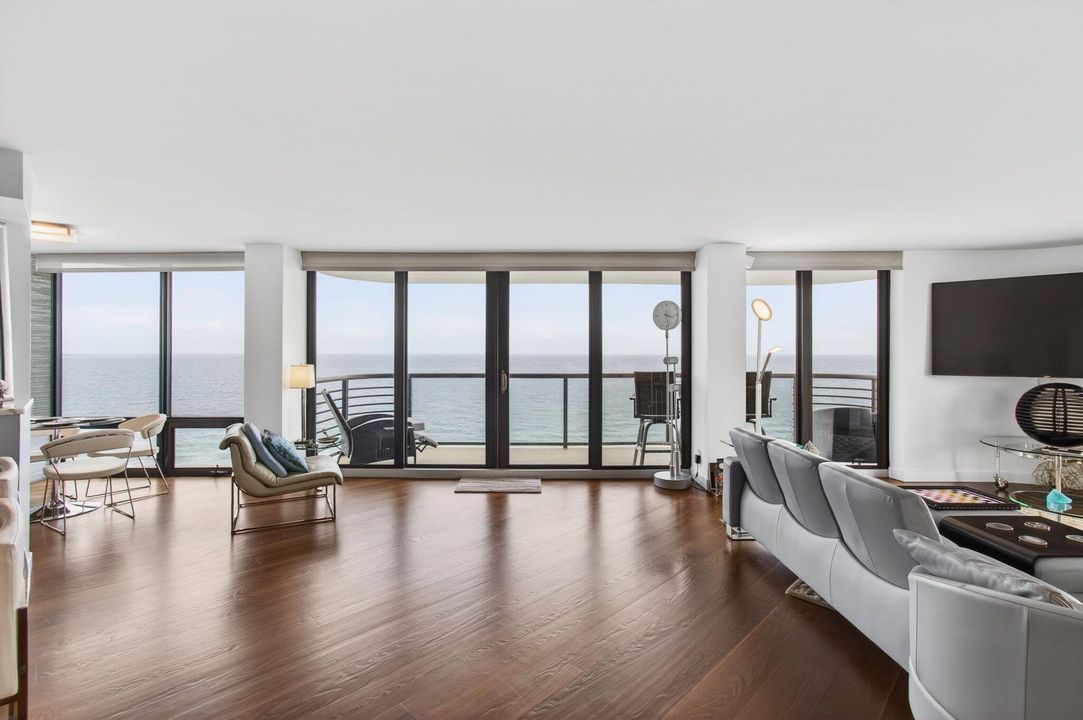 出租: $12,000 (2 贝兹, 2 浴室, 1670 平方英尺)