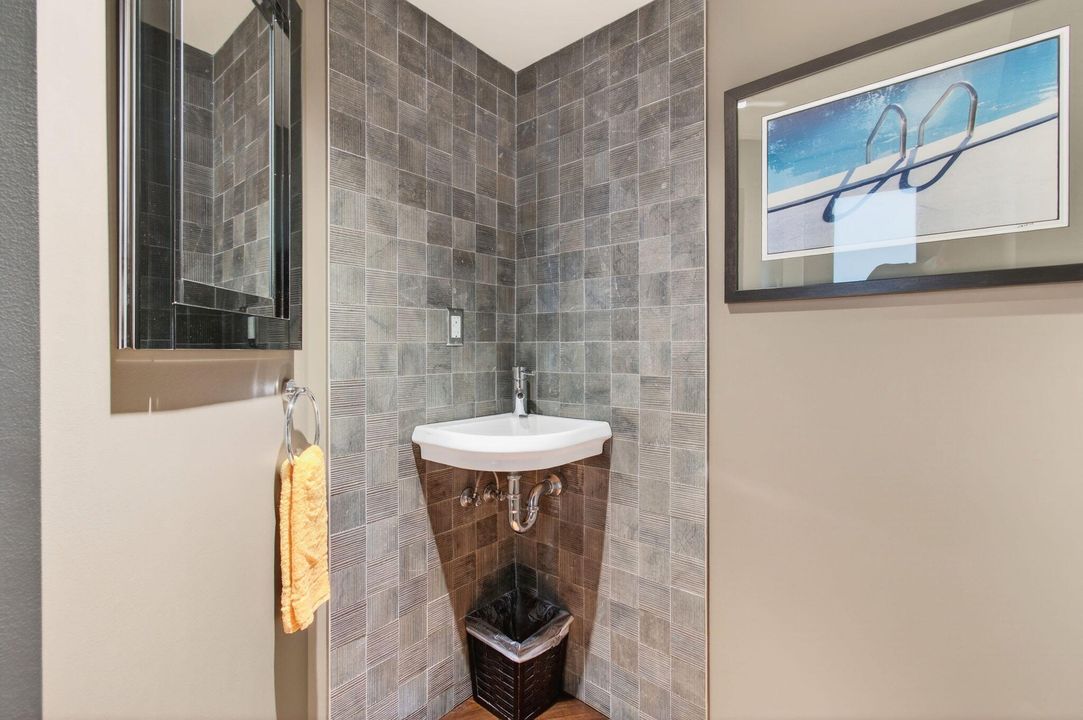 出租: $12,000 (2 贝兹, 2 浴室, 1670 平方英尺)