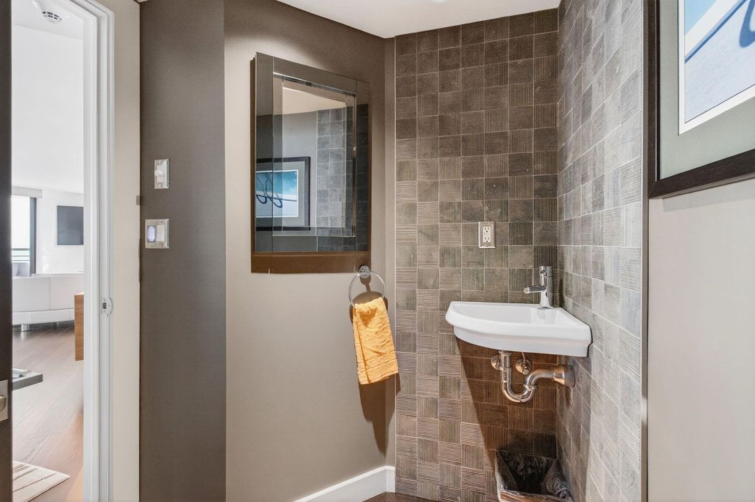 出租: $12,000 (2 贝兹, 2 浴室, 1670 平方英尺)