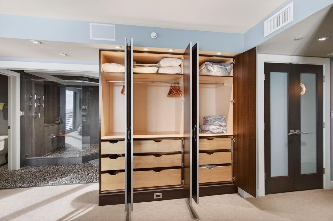 出租: $12,000 (2 贝兹, 2 浴室, 1670 平方英尺)