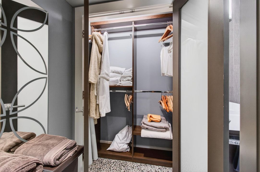 出租: $12,000 (2 贝兹, 2 浴室, 1670 平方英尺)