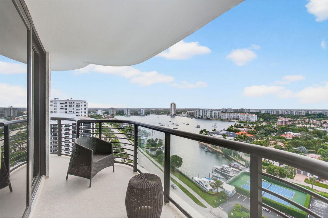 出租: $12,000 (2 贝兹, 2 浴室, 1670 平方英尺)