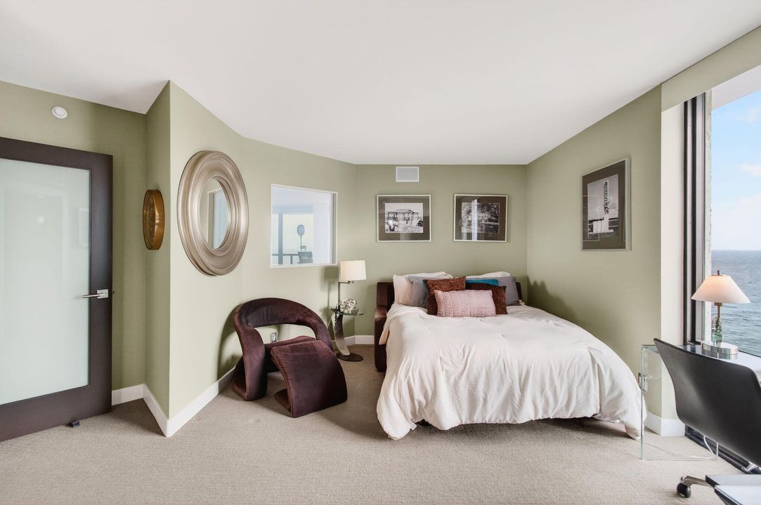 出租: $12,000 (2 贝兹, 2 浴室, 1670 平方英尺)