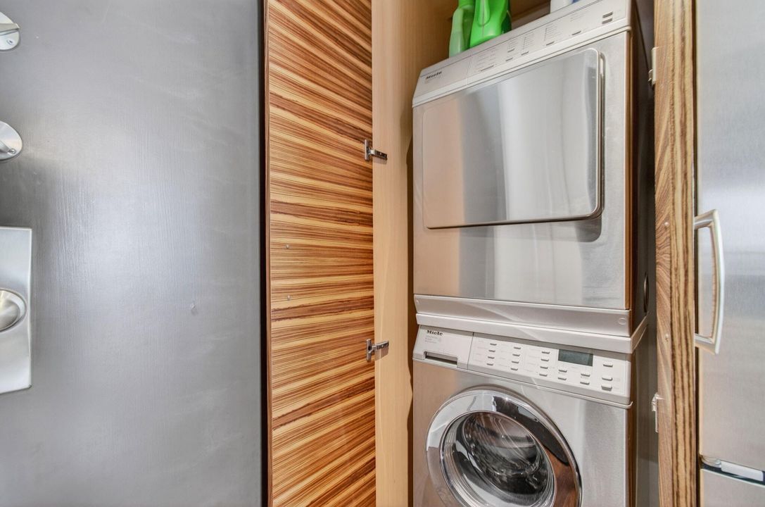 出租: $12,000 (2 贝兹, 2 浴室, 1670 平方英尺)