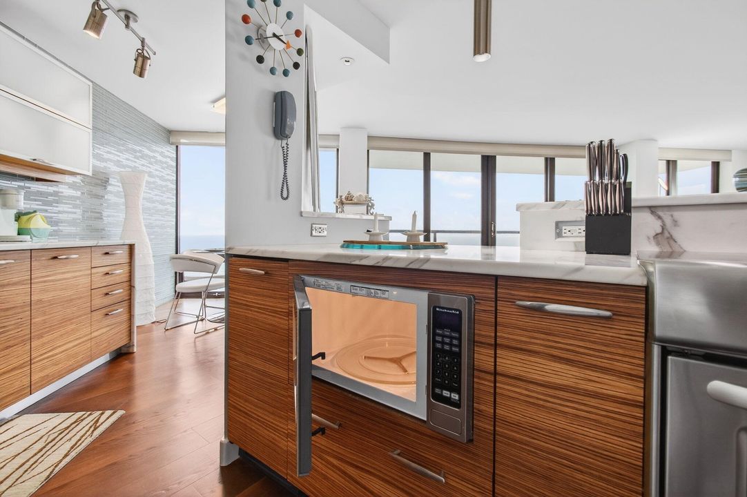 出租: $12,000 (2 贝兹, 2 浴室, 1670 平方英尺)