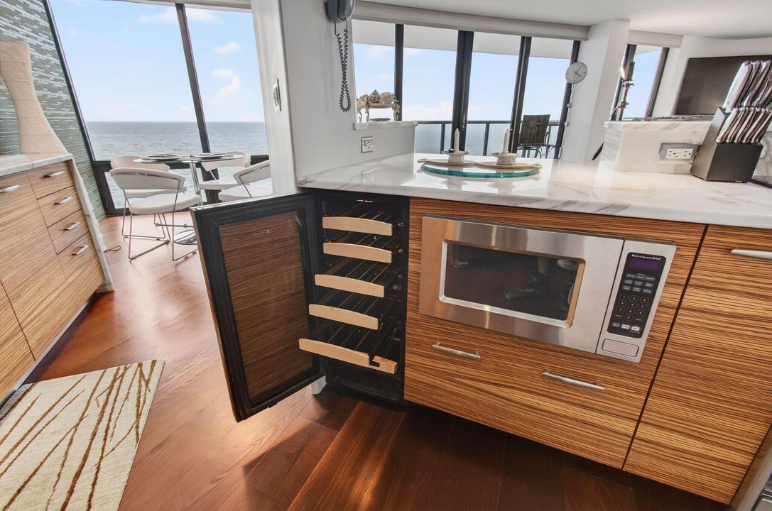 出租: $12,000 (2 贝兹, 2 浴室, 1670 平方英尺)