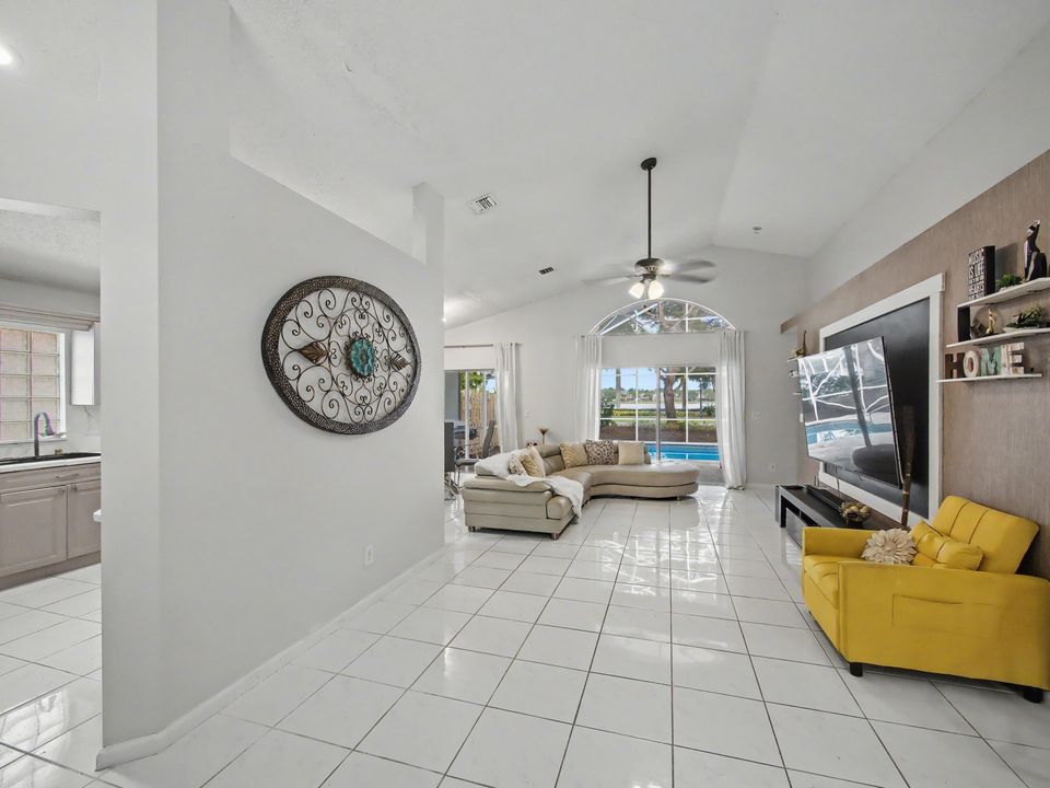 待售: $564,900 (3 贝兹, 2 浴室, 1652 平方英尺)