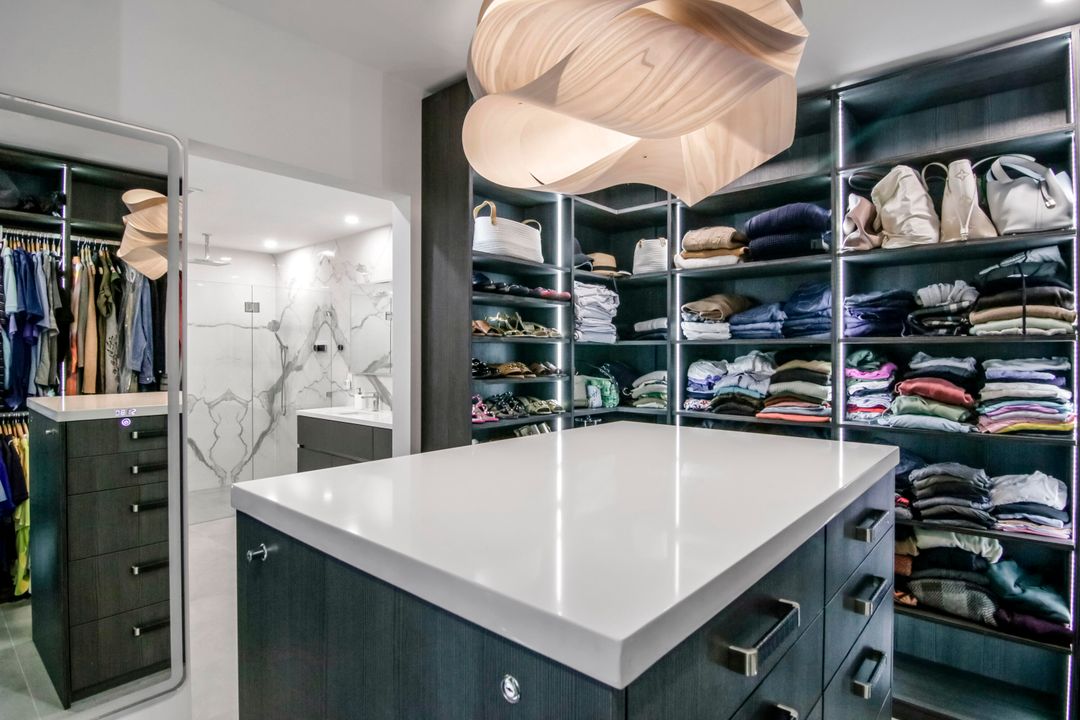 For Sale: $1,895,000 (3 beds, 3 baths, 2323 Square Feet)