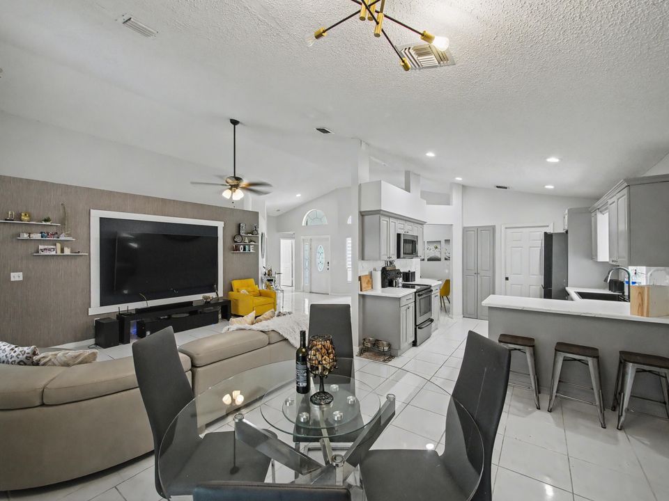 待售: $564,900 (3 贝兹, 2 浴室, 1652 平方英尺)