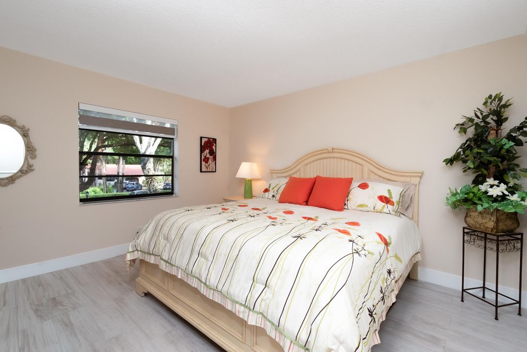 待售: $349,900 (2 贝兹, 2 浴室, 1651 平方英尺)