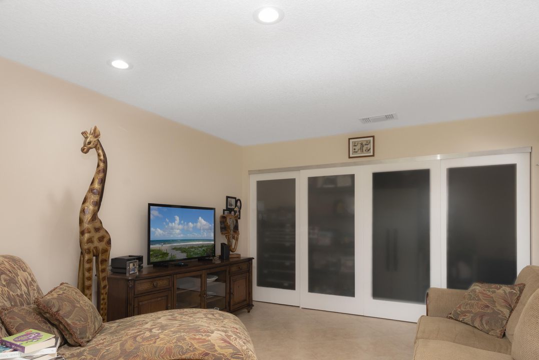 待售: $349,900 (2 贝兹, 2 浴室, 1651 平方英尺)