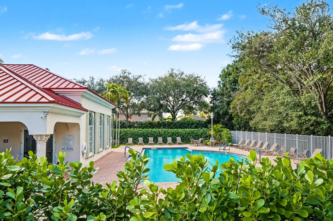 En Venta: $647,999 (4 camas, 2 baños, 1906 Pies cuadrados)