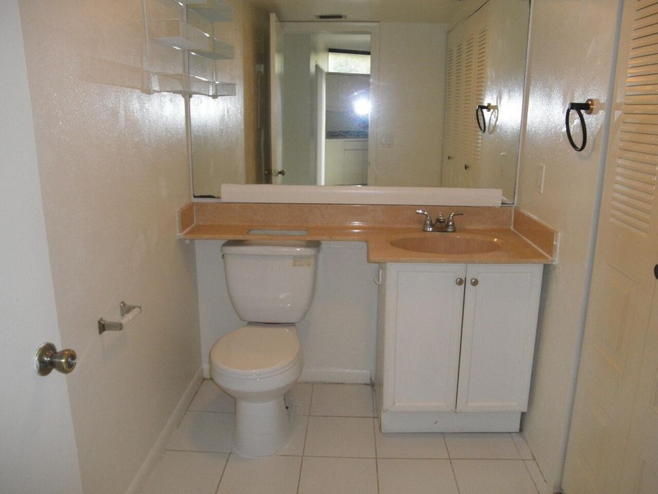 For Rent: $2,000 (2 beds, 2 baths, 1218 Square Feet)