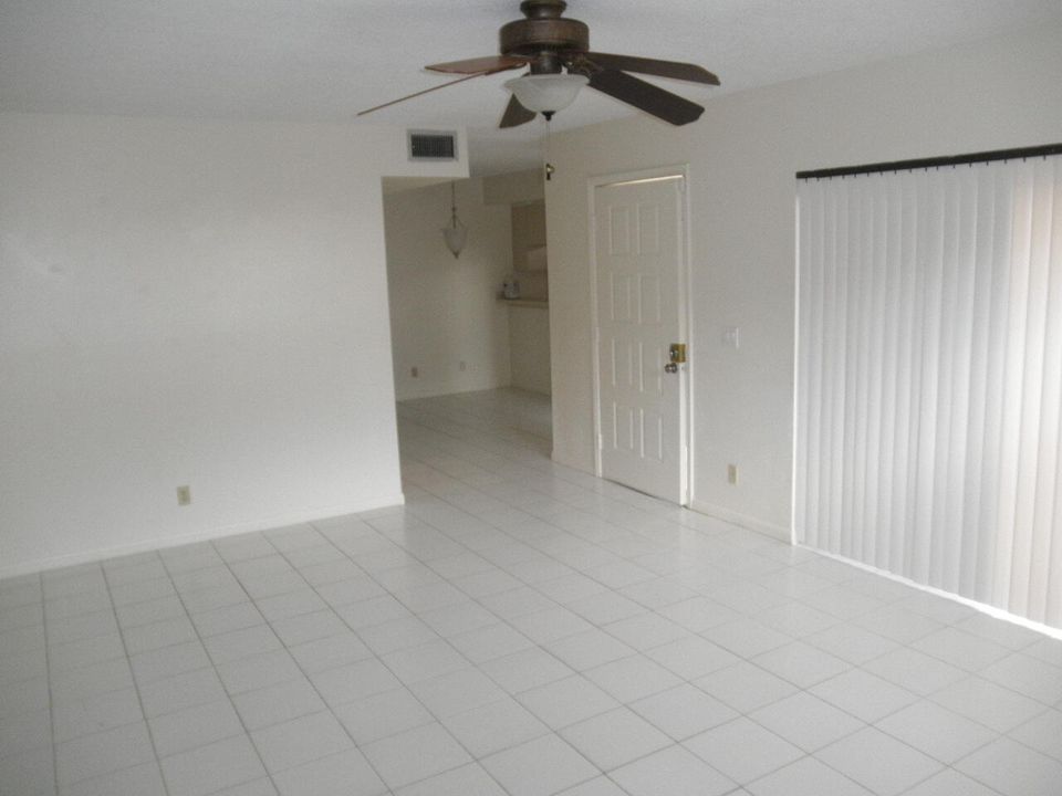 For Rent: $2,000 (2 beds, 2 baths, 1218 Square Feet)