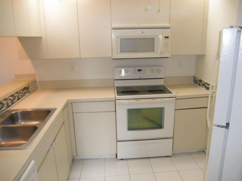 For Rent: $2,000 (2 beds, 2 baths, 1218 Square Feet)