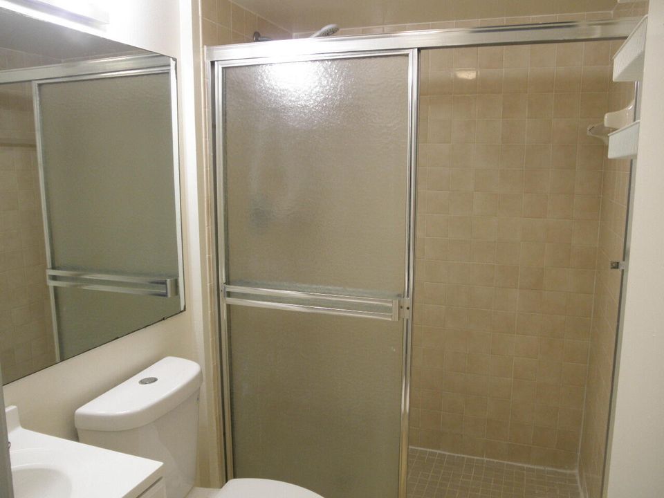 For Rent: $2,000 (2 beds, 2 baths, 1218 Square Feet)