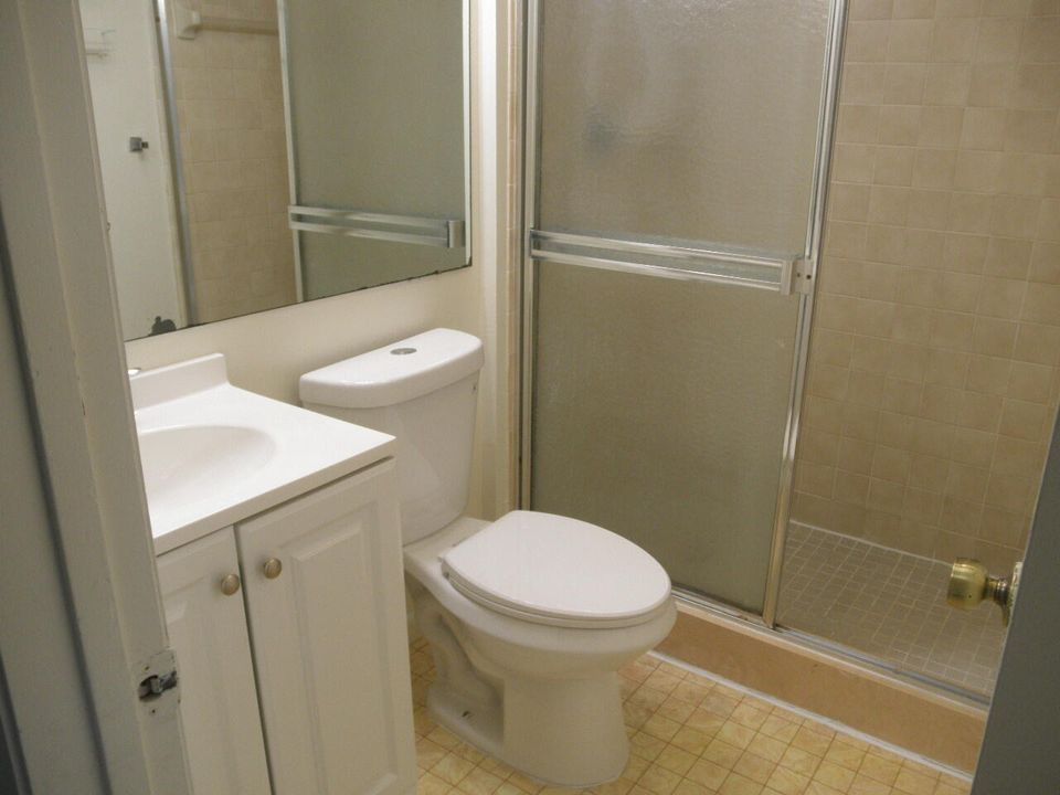 For Rent: $2,000 (2 beds, 2 baths, 1218 Square Feet)