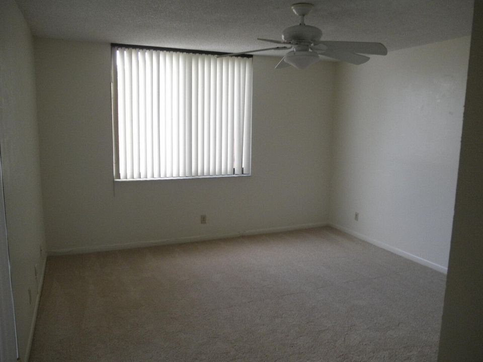 For Rent: $2,000 (2 beds, 2 baths, 1218 Square Feet)