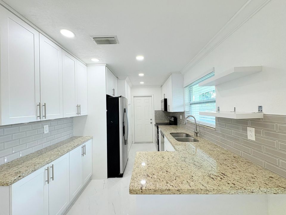 For Rent: $3,500 (4 beds, 2 baths, 1330 Square Feet)