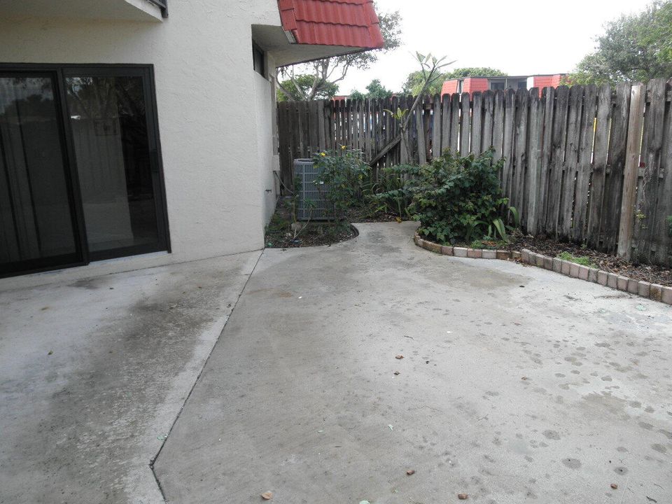 For Rent: $2,000 (2 beds, 2 baths, 1218 Square Feet)