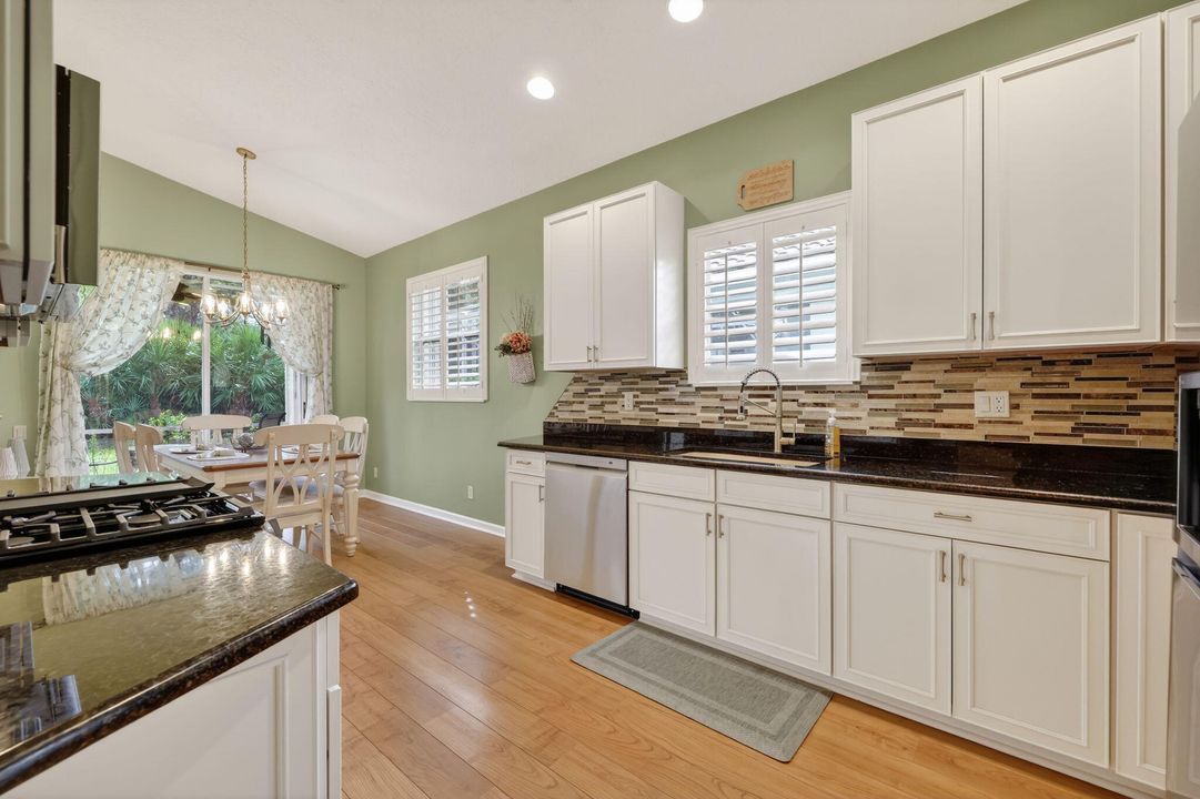 For Sale: $390,000 (3 beds, 2 baths, 1711 Square Feet)