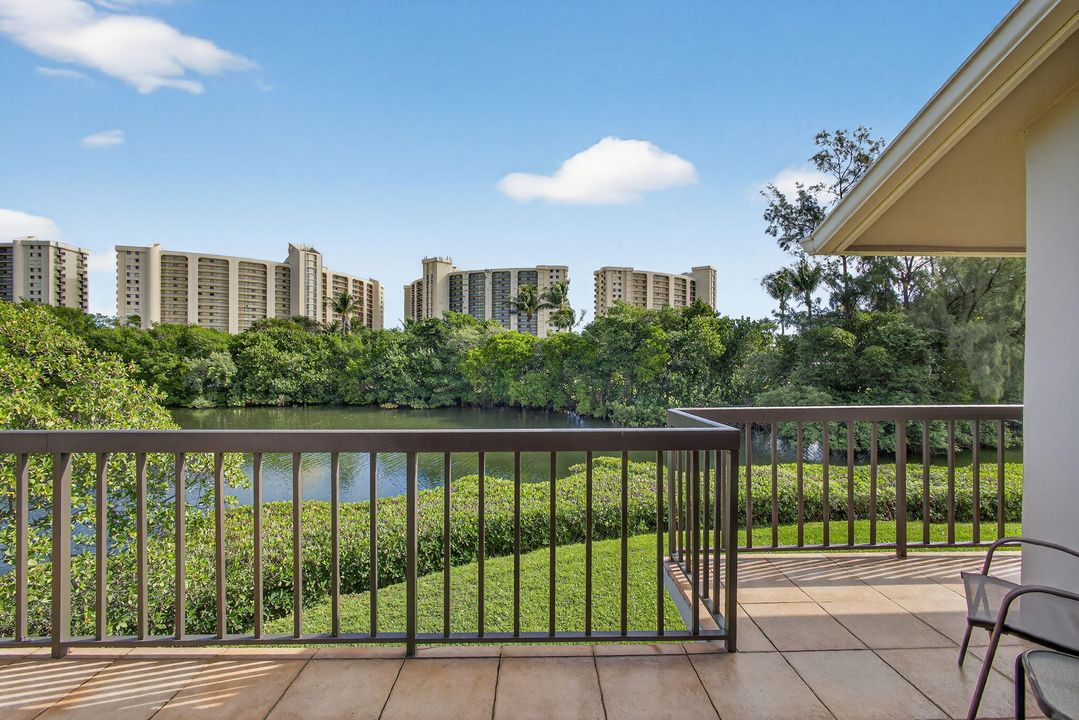 待售: $695,000 (2 贝兹, 2 浴室, 1530 平方英尺)