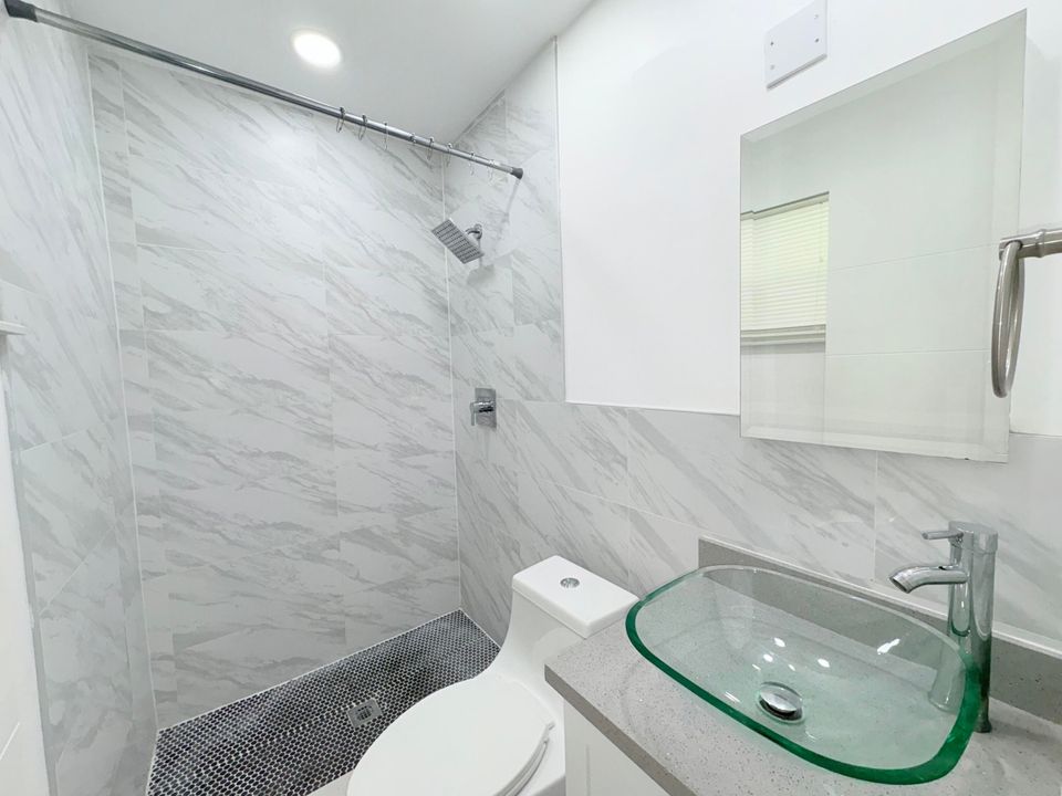 For Rent: $3,500 (4 beds, 2 baths, 1330 Square Feet)