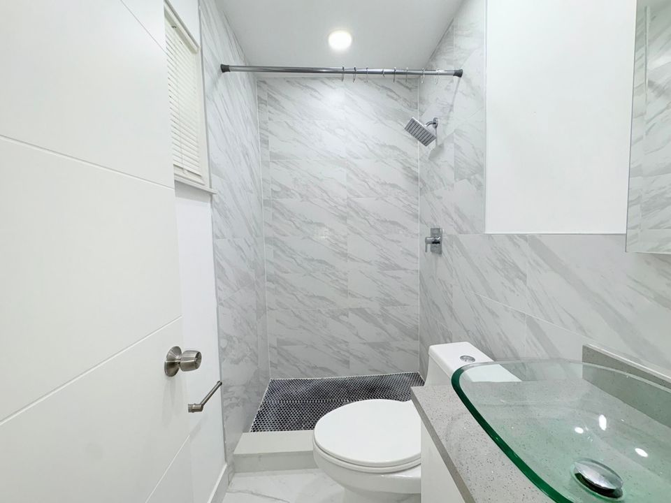 For Rent: $3,500 (4 beds, 2 baths, 1330 Square Feet)