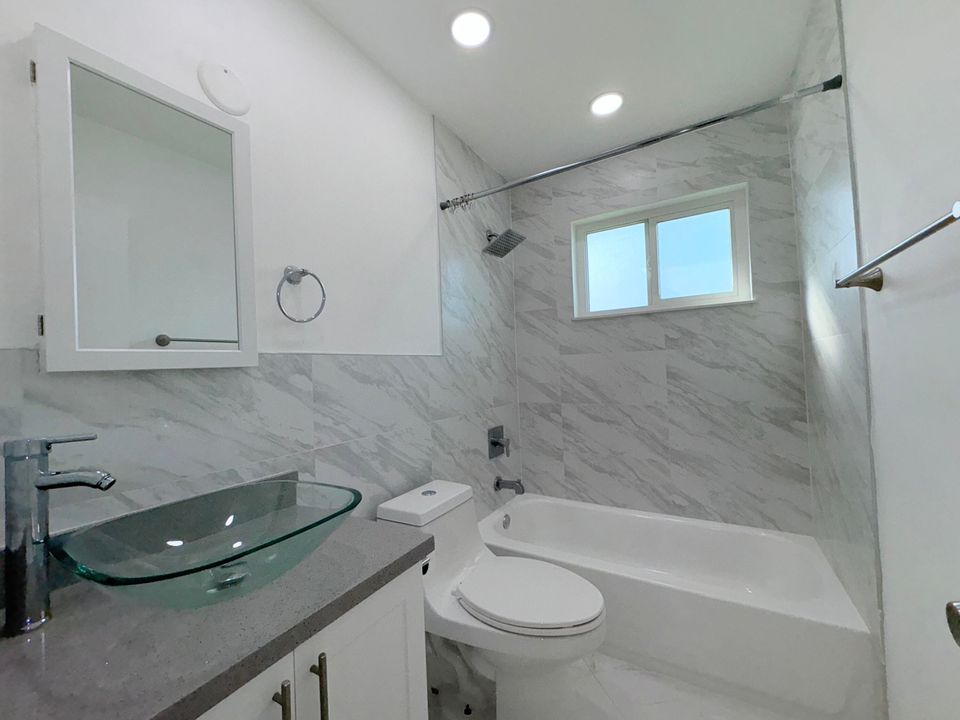 For Rent: $3,500 (4 beds, 2 baths, 1330 Square Feet)