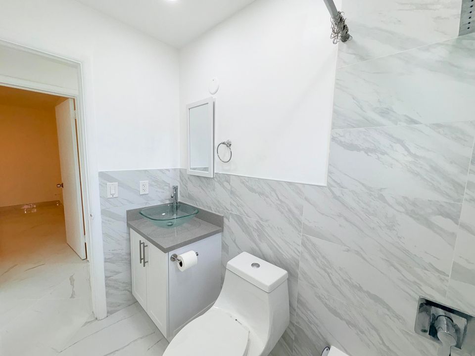 For Rent: $3,500 (4 beds, 2 baths, 1330 Square Feet)