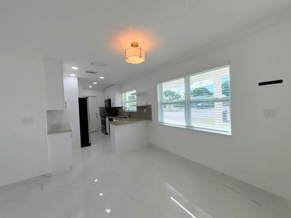 For Rent: $3,500 (4 beds, 2 baths, 1330 Square Feet)