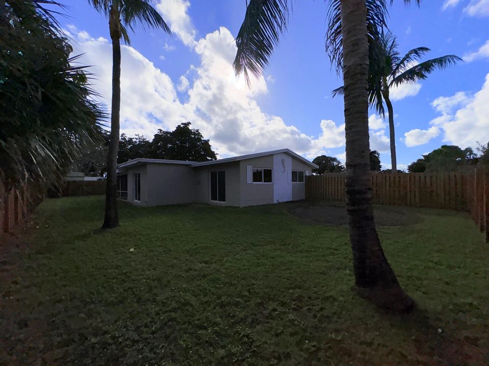 For Rent: $3,500 (4 beds, 2 baths, 1330 Square Feet)