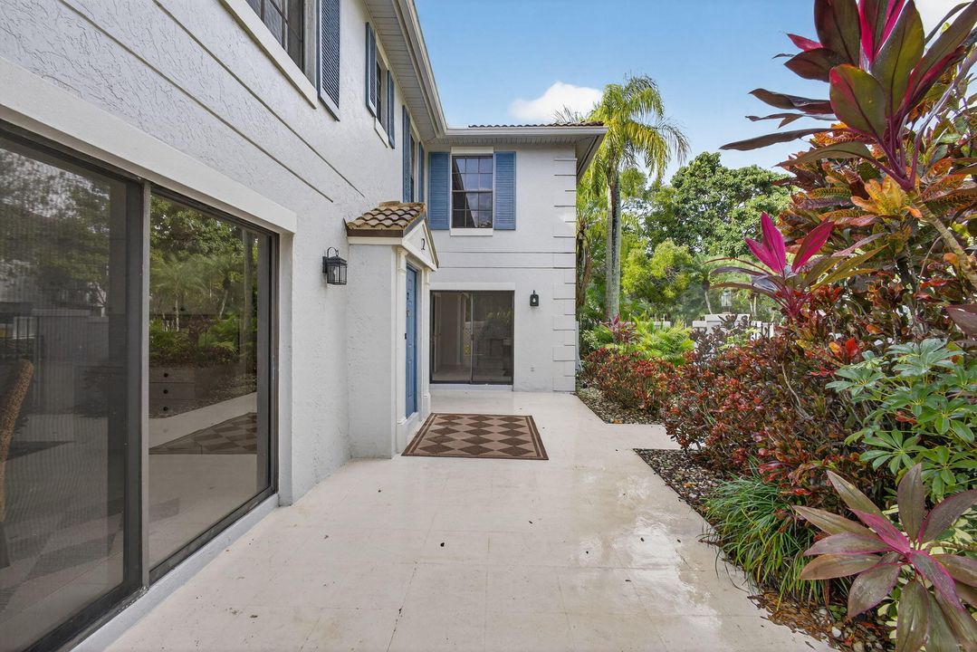 For Sale: $419,000 (3 beds, 3 baths, 1532 Square Feet)