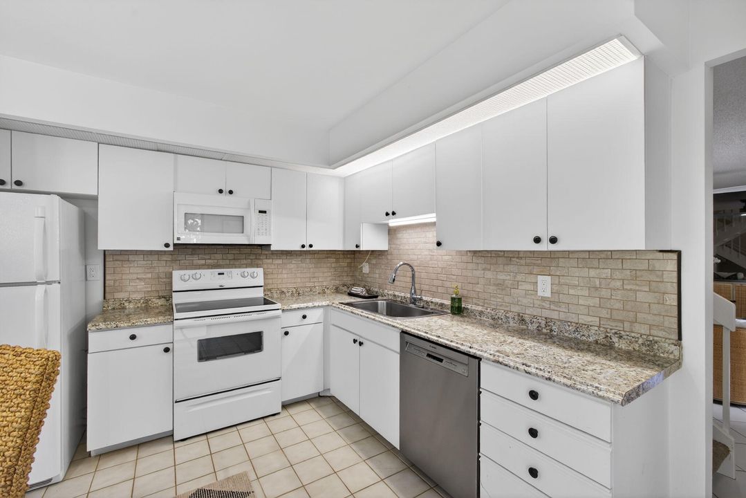 For Sale: $419,000 (3 beds, 3 baths, 1532 Square Feet)