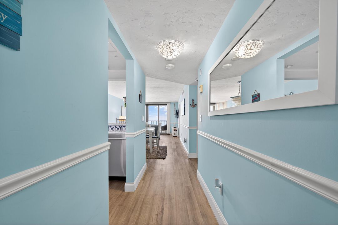 For Sale: $379,000 (2 beds, 2 baths, 1053 Square Feet)