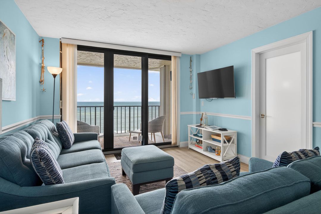 For Sale: $379,000 (2 beds, 2 baths, 1053 Square Feet)