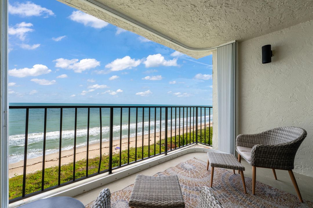 For Sale: $379,000 (2 beds, 2 baths, 1053 Square Feet)