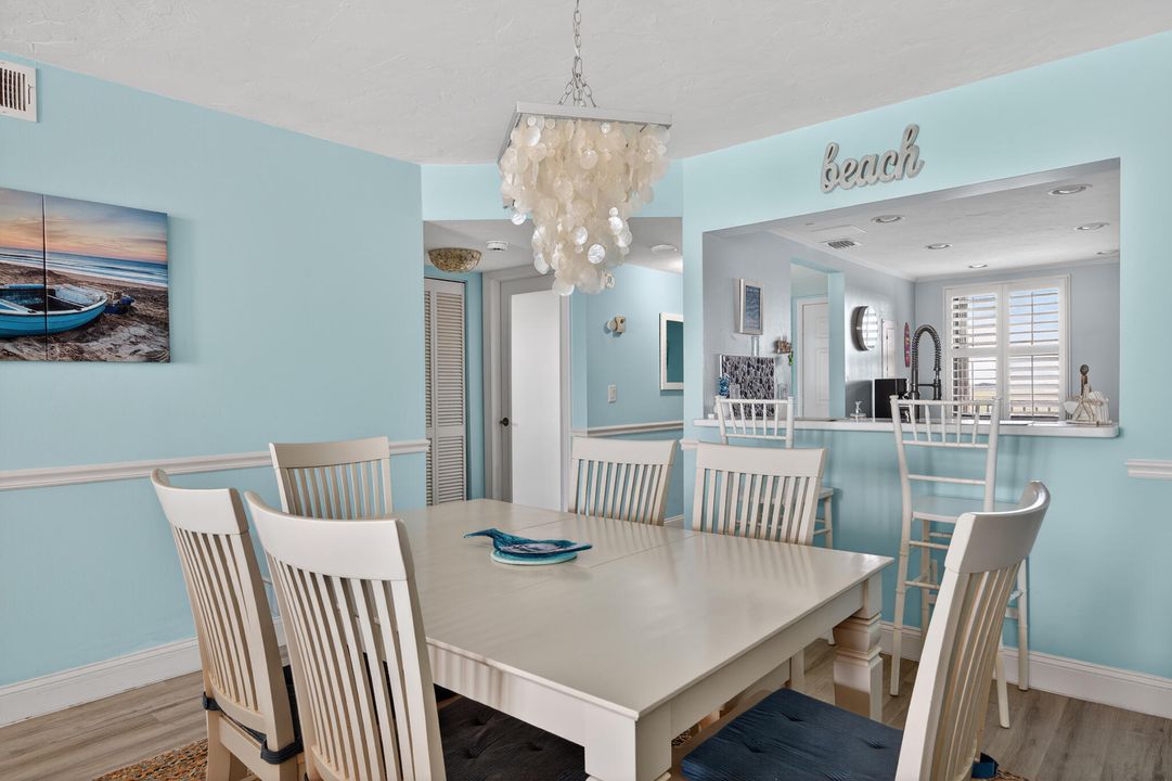 For Sale: $379,000 (2 beds, 2 baths, 1053 Square Feet)